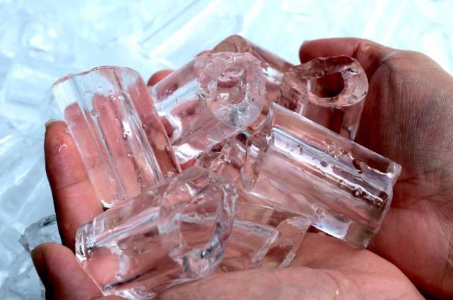 制冰機省錢還是買冰塊省錢 制冰機省錢還是買冰塊省錢