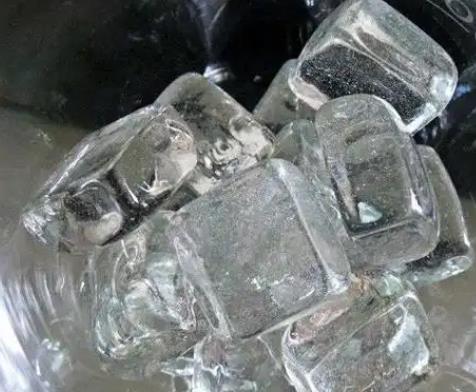 食用冰制冰設(shè)備的使用需注意以下關(guān)鍵點(diǎn) 食用冰制冰設(shè)備的使用需注意以下關(guān)鍵點(diǎn)