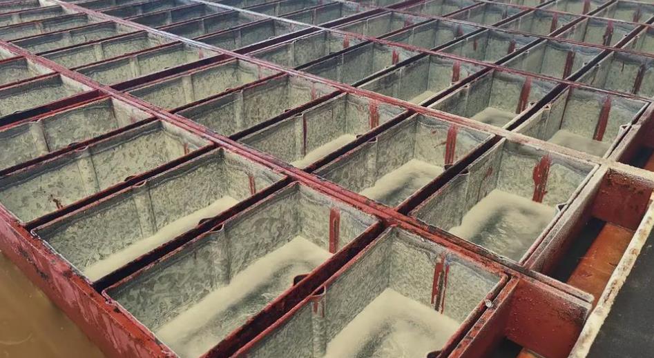 然而，制冰并非無本萬利的生意