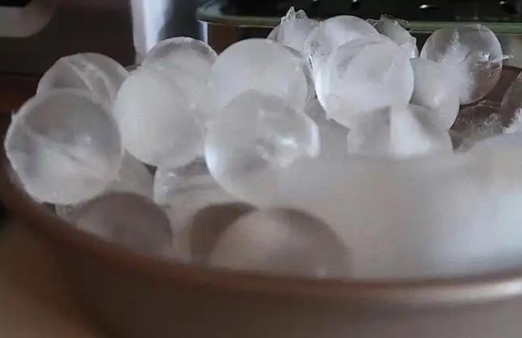 圓形冰塊好還是方形冰塊好 圓形冰塊好還是方形冰塊好