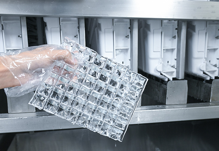 冰塊可食用的顆粒冰機(jī)設(shè)備 冰塊可食用的顆粒冰機(jī)設(shè)備