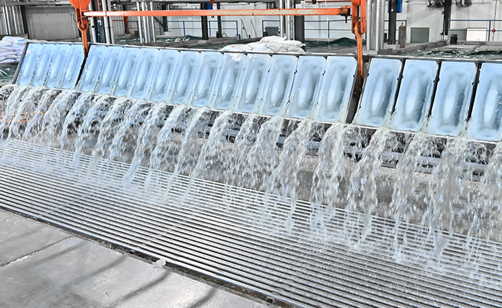 一個(gè)高產(chǎn)的制冰廠在高峰期的電費(fèi)開支可能高達(dá)數(shù)十萬元 一個(gè)高產(chǎn)的制冰廠在高峰期的電費(fèi)開支可能高達(dá)數(shù)十萬元