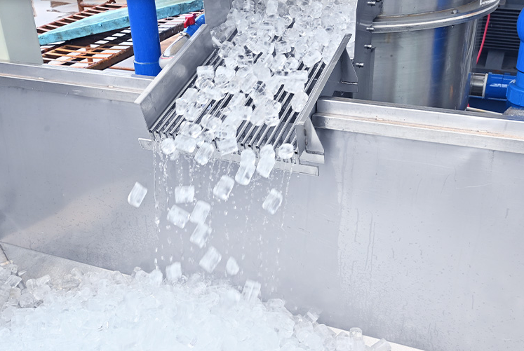 先進(jìn)的制冰技術(shù)可以生產(chǎn)出更透明、更致密的冰塊